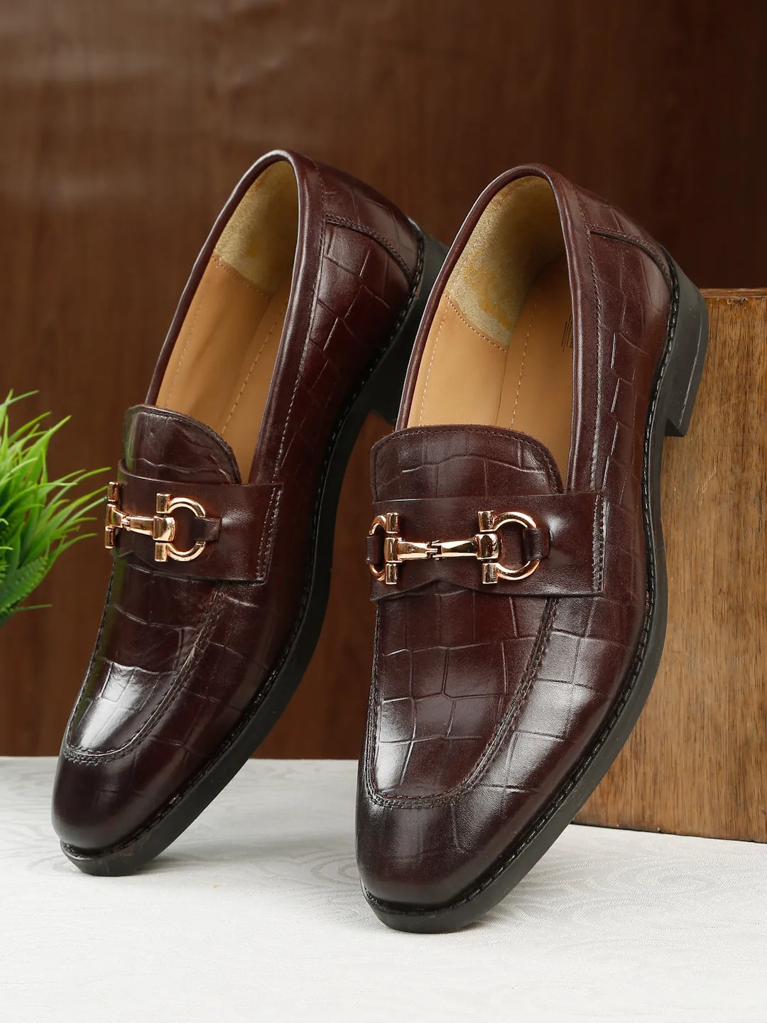 Men's Brown Texture Slip-On Loafers With Buckle