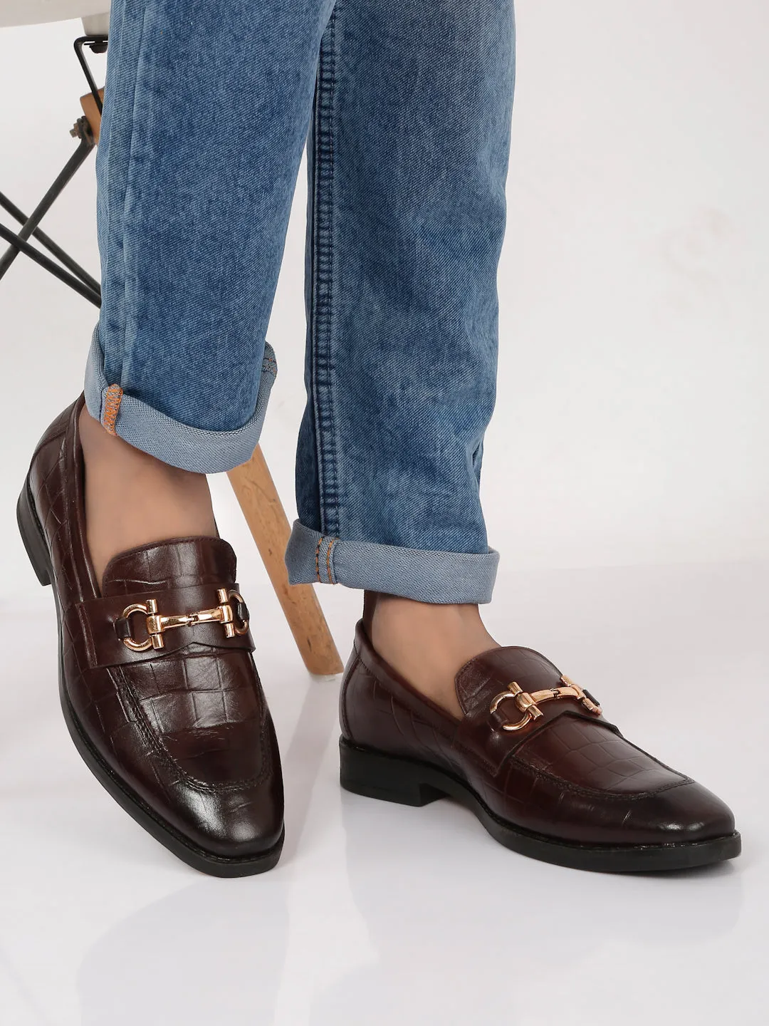 Men's Brown Texture Slip-On Loafers With Buckle