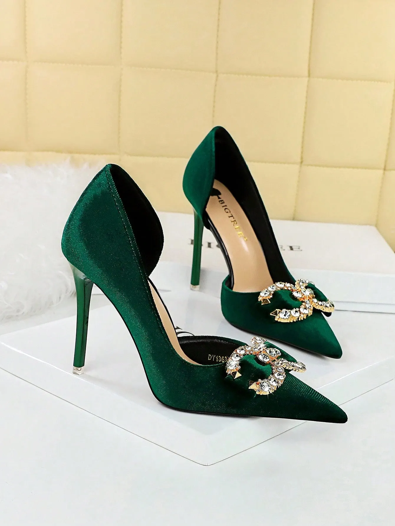 Pointed Toe Velvet Rhinestone Buckle Bow-Knot Pumps