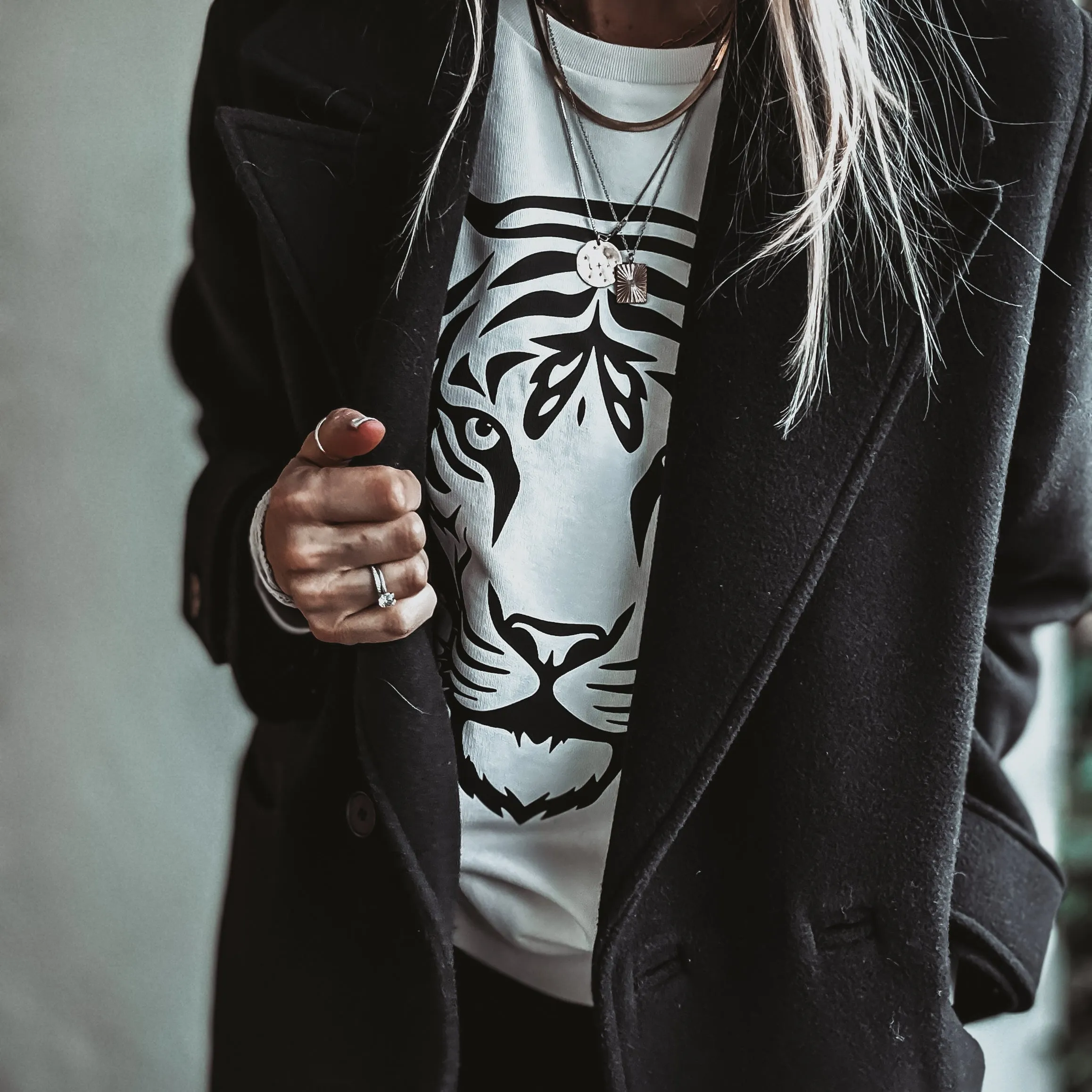 VINTAGE WHITE TIGER sweatshirt *relaxed style*