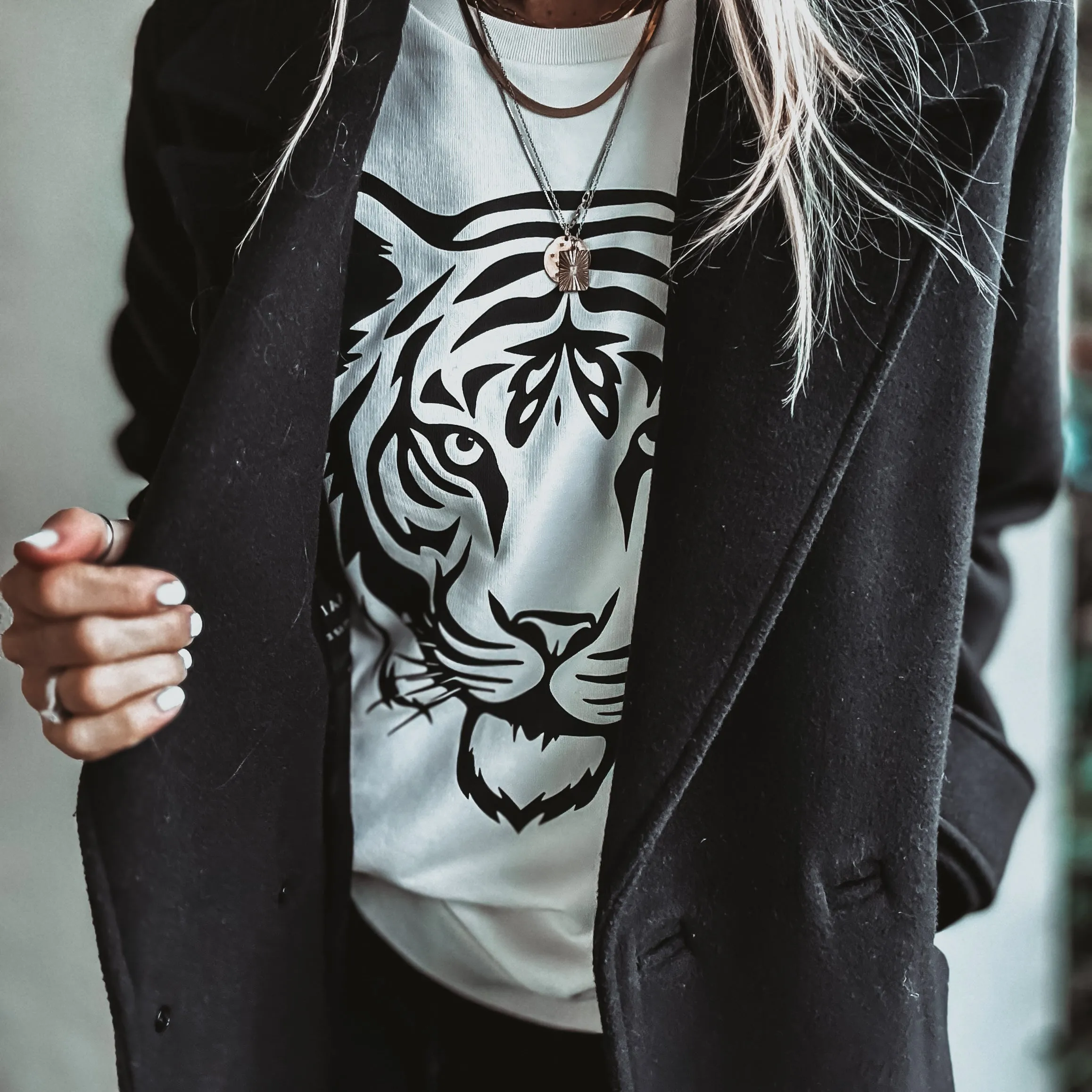 VINTAGE WHITE TIGER sweatshirt *relaxed style*