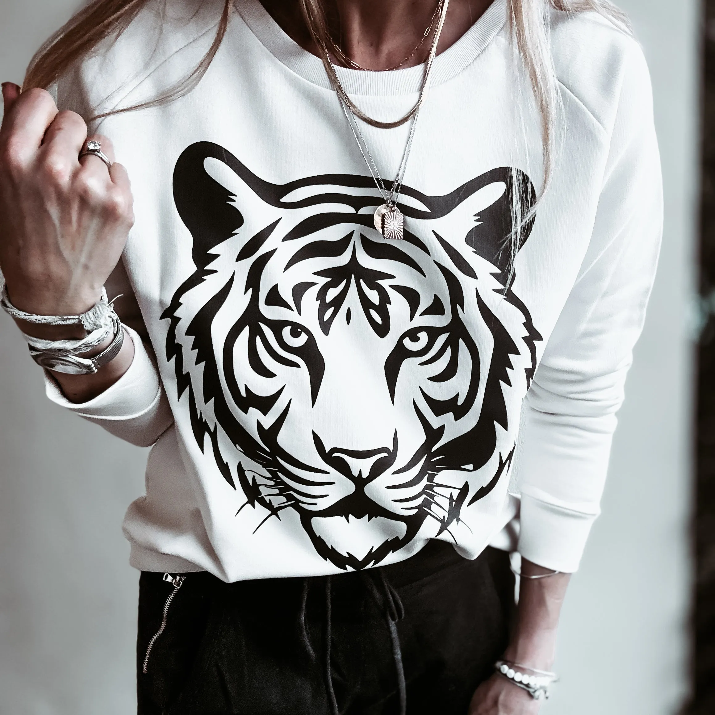 VINTAGE WHITE TIGER sweatshirt *relaxed style*