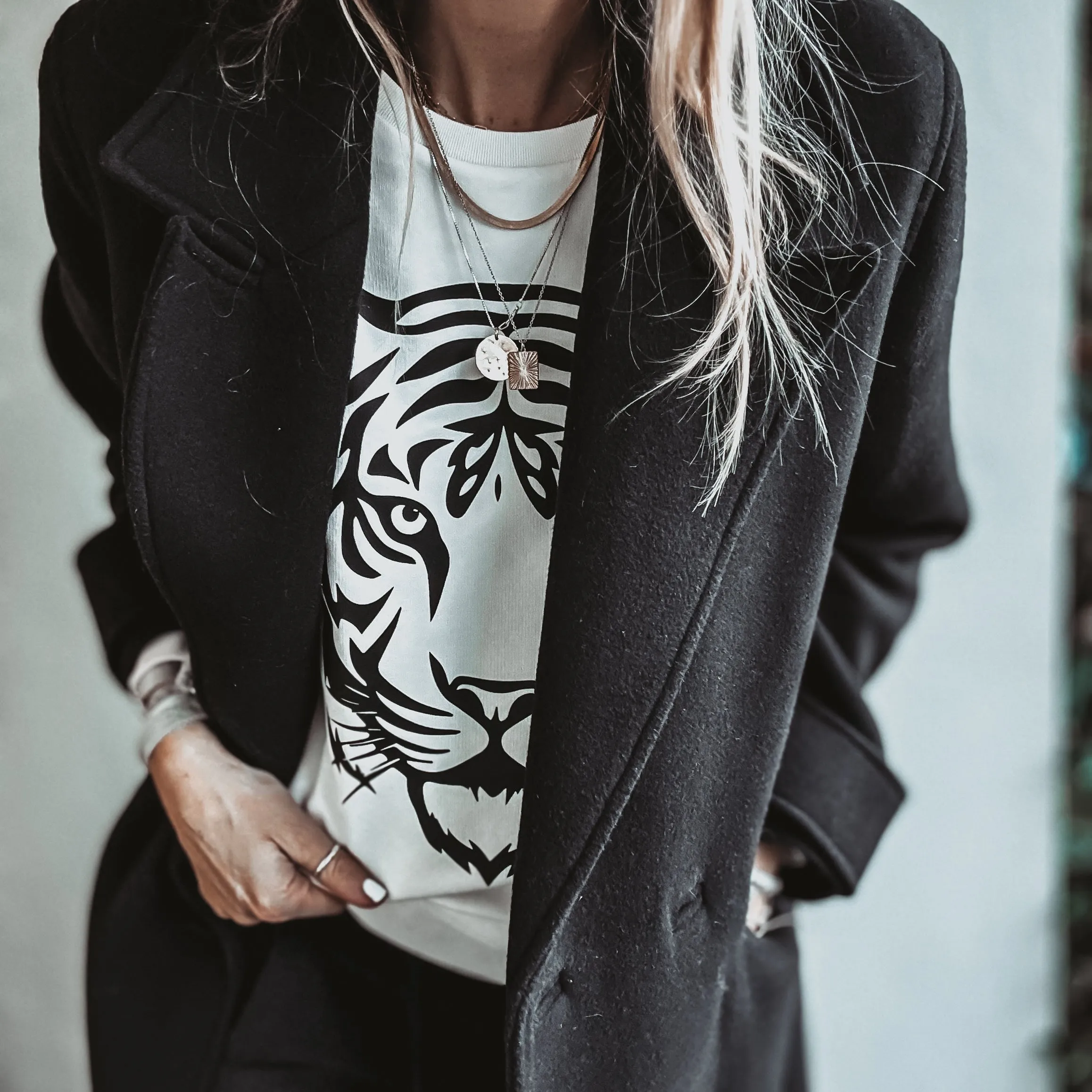 VINTAGE WHITE TIGER sweatshirt *relaxed style*