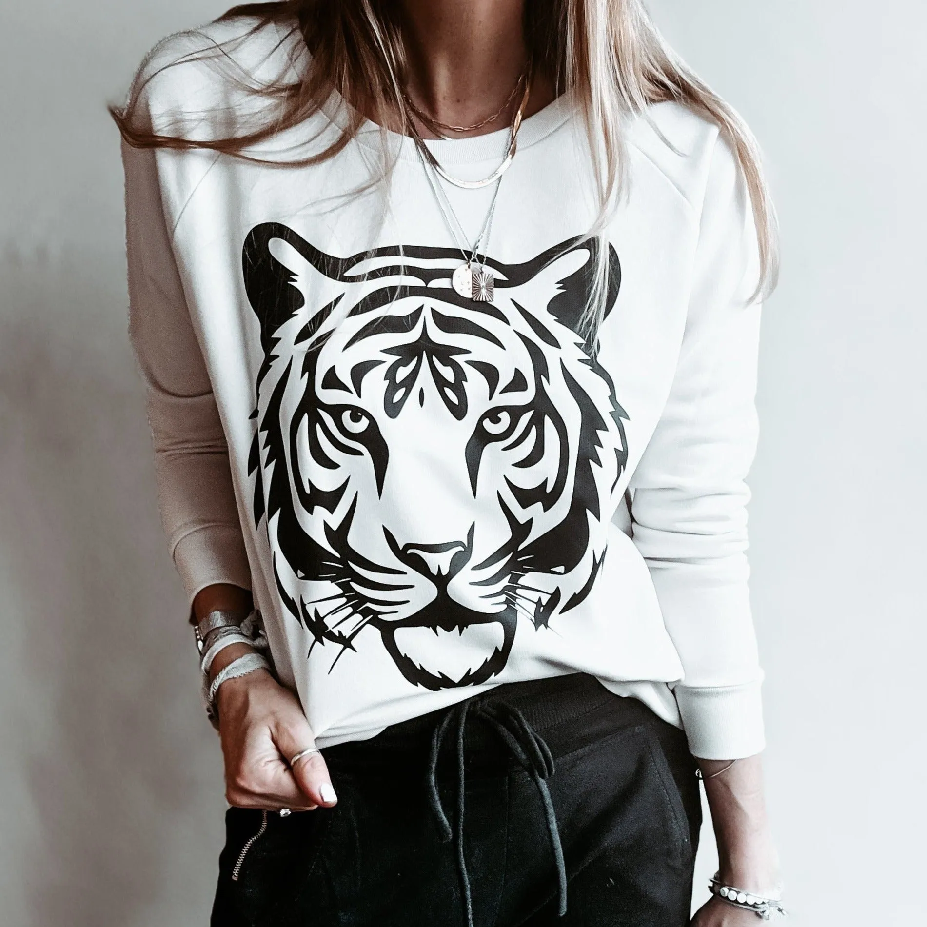 VINTAGE WHITE TIGER sweatshirt *relaxed style*