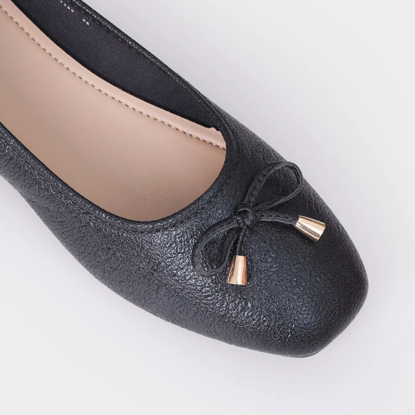 wome's Sleek Pumps